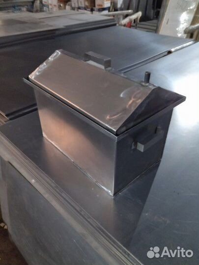 Коптильня горячего копчения гидрозатвором