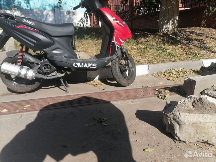 Скутер Omaks