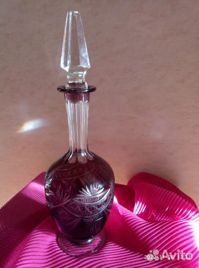 Графин из марганцевого хрусталя