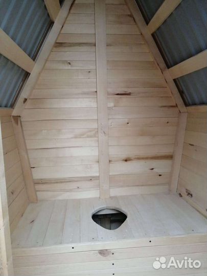 Дачный туалет, стол со скамейкам