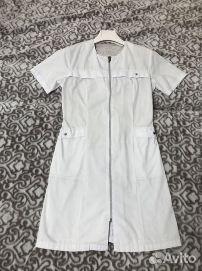 Белый медицинский халат