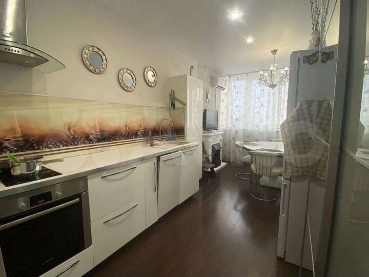 3-к. квартира, 85 м², 9/18 эт.