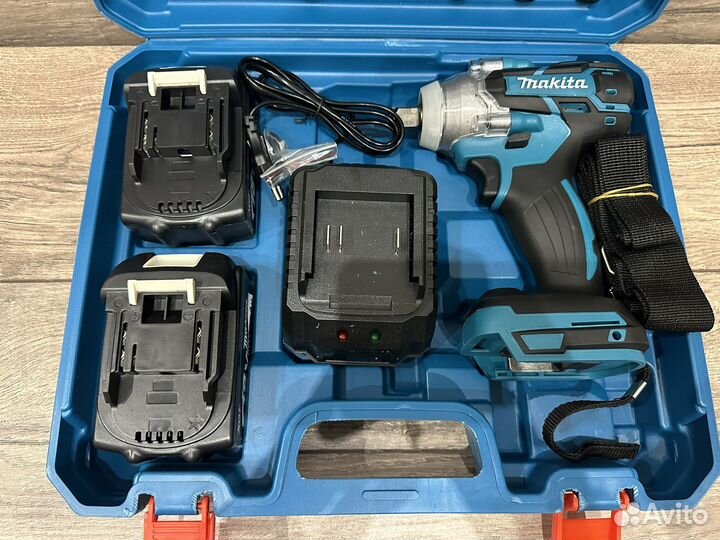 Гайковерт аккумуляторный ударный Makita