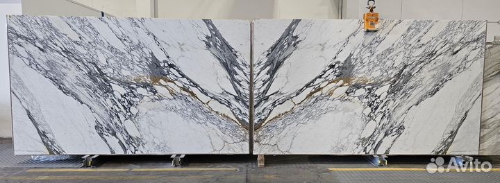 Слэбы белого мрамора