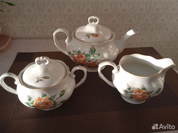 Чайник, сахарница, молочник.Фарфор. Польша