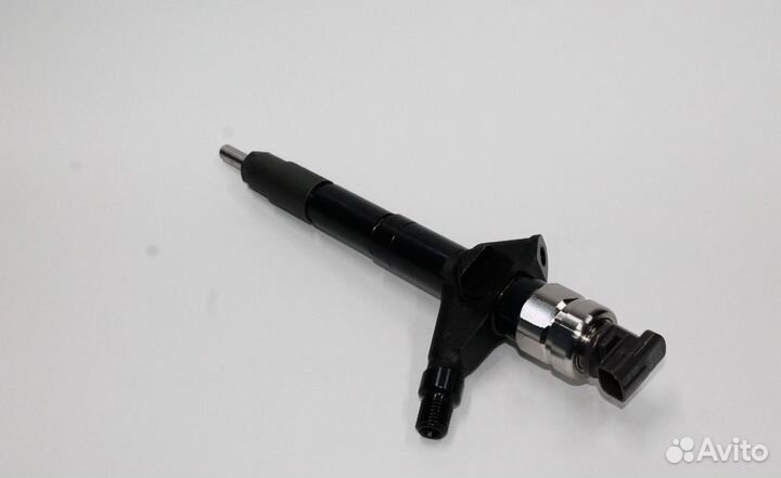 Форсунка топливная Denso 16600-EB30