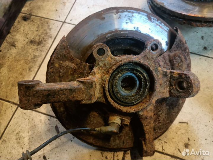 Поворотные кулаки Nissan Pathfinder R50