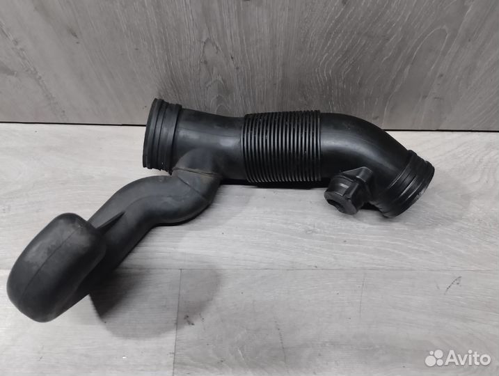 Патрубок воздушного фильтра VAG