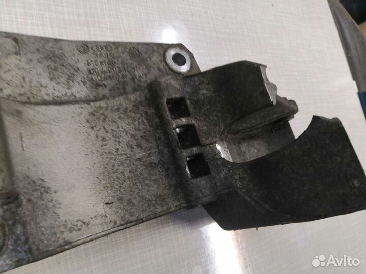 Кронштейн гура фольксваген гольф, жук