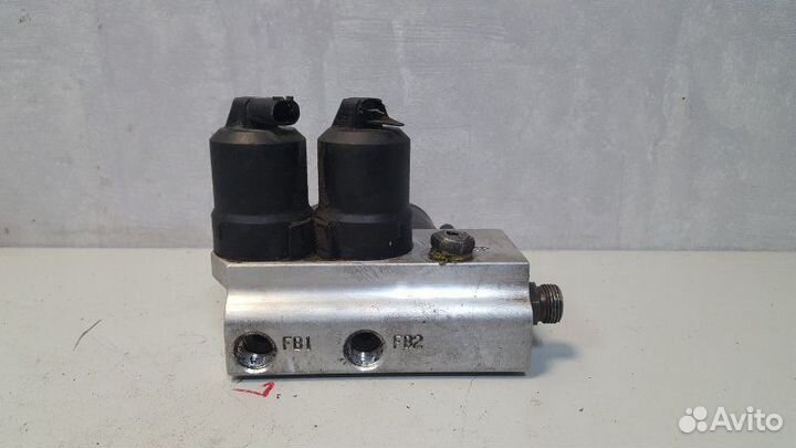 Блок клапанов гидроподвески задний Mercedes S600