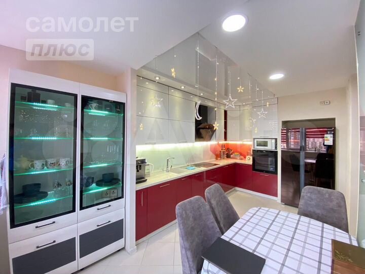3-к. квартира, 115 м², 6/14 эт.