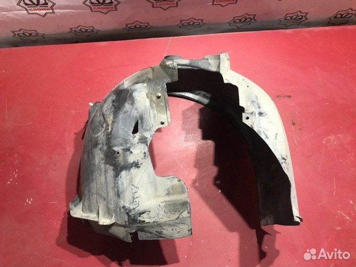 Подкрылок (локер) передний правый Ford Focus 3