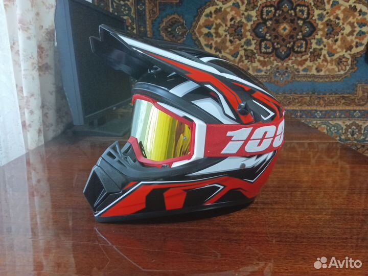 Кроссовый шлем