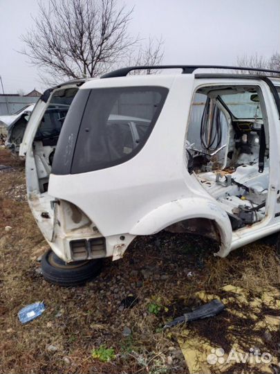 Крыло заднее правое Mercedes-Benz M-Class W163