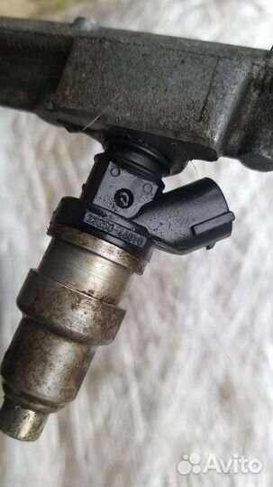 Форсунка тойота 2325046010 toyota рампа топливная