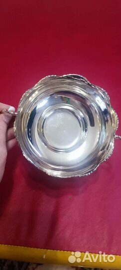 Конфетница металлическая на ножке