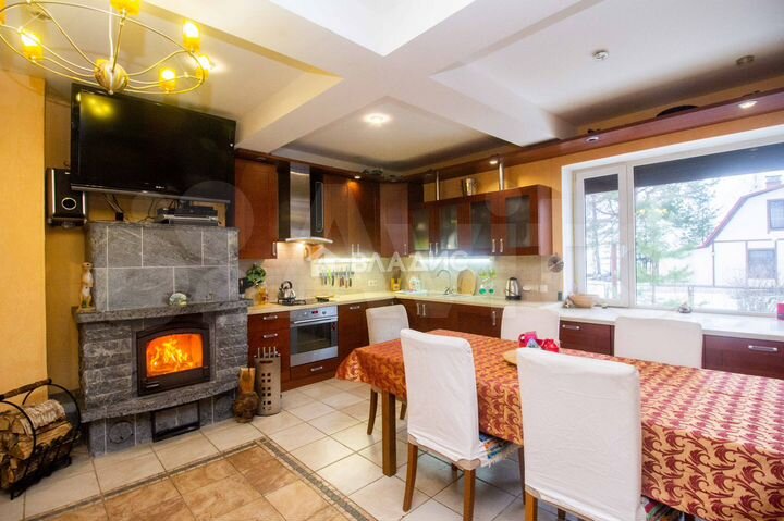 Дом 165,8 м² на участке 10 сот.