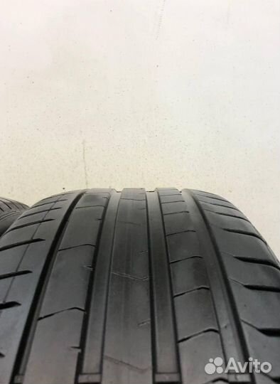 Pirelli P Zero PZ4 245/40 R21 99W