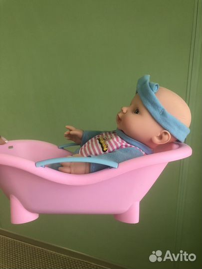 Кукла пупс в ванночке