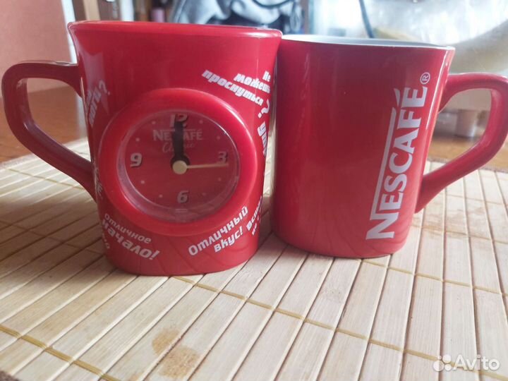 Часы-будильник и кружка