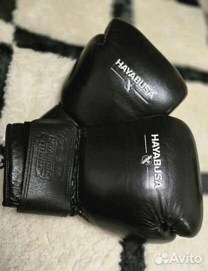 Боксерские перчатки 16 oz hayabusa