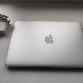 Macbook Air Early 2015 i5 1,6 Ghz DD3 4 gb SSD 121