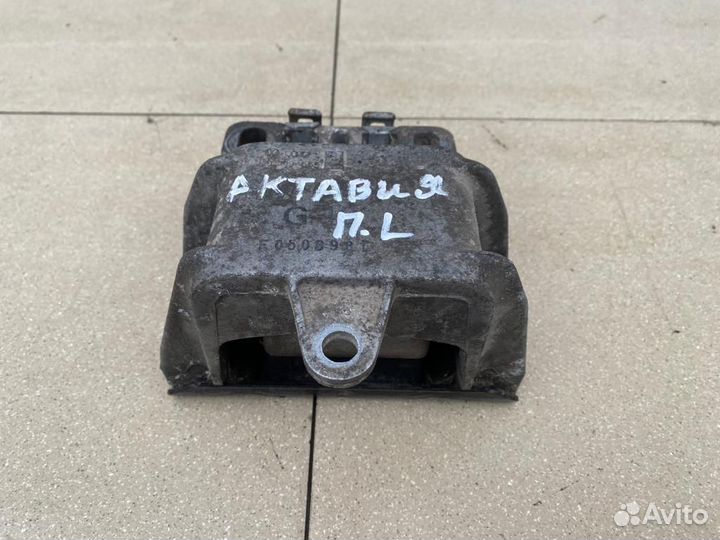 Подушка двигателя левая Skoda Octavia 1 (A4)