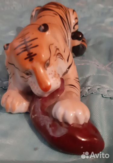 Две фигурки лфз тигр И собака 1950-1965.г.ссср