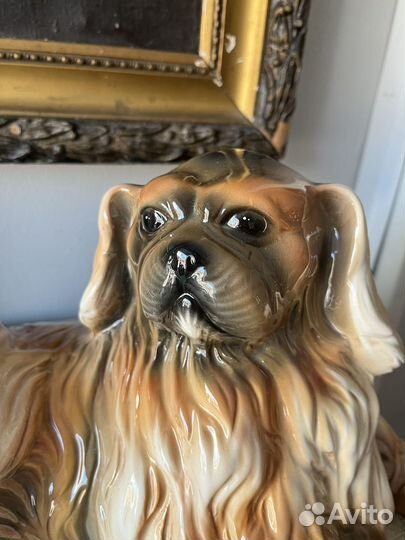 Собака пекинес фарфор