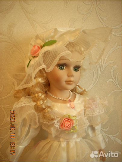 Интерьерная винтажная фарфоровая кукла 40 см