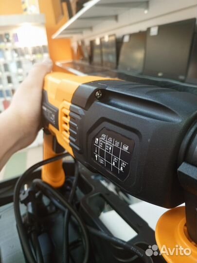 Перфоратор deko ZKH850W