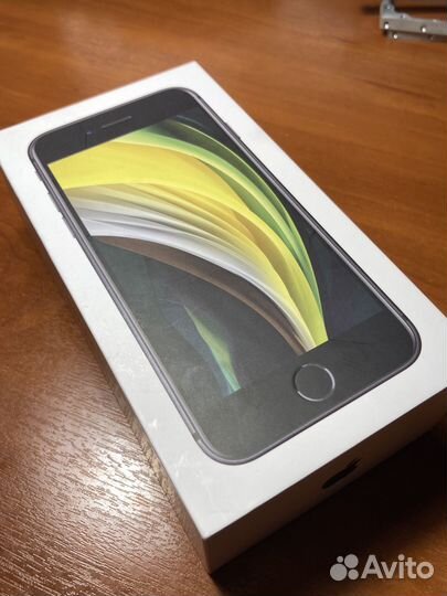 iPhone SE, 64 ГБ