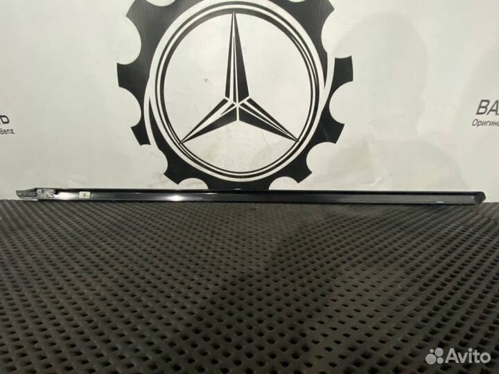 Молдинг двери задней левой Mercedes-Benz E-Класс
