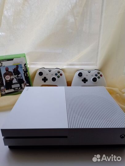 Xbox one s 2 геймпада 1tb