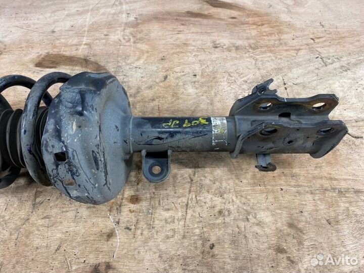 Передний Правый Амортизатор Honda CR-V 4 RM