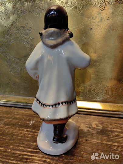 Фарфоровые статуэтки дети