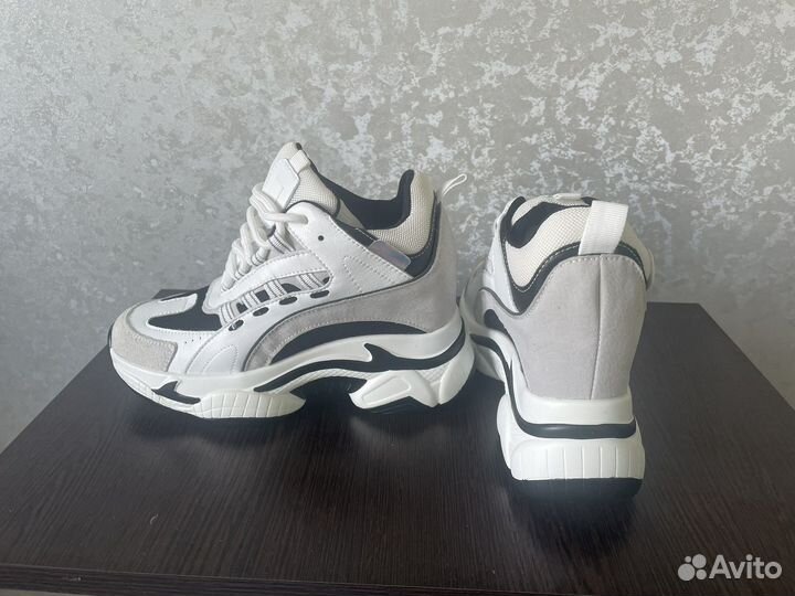 Кроссовки на скрытом каблуке 34 размер