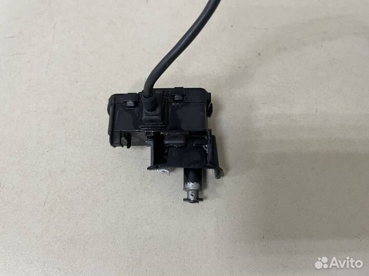 Активатор замка крышки бензобака Volkswagen Polo S