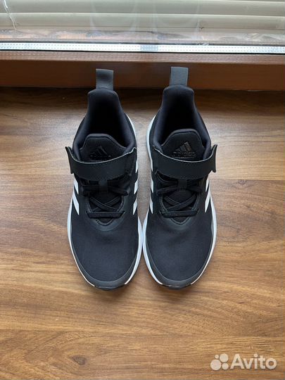 Кроссовки Nike и Кроссовки Adidas