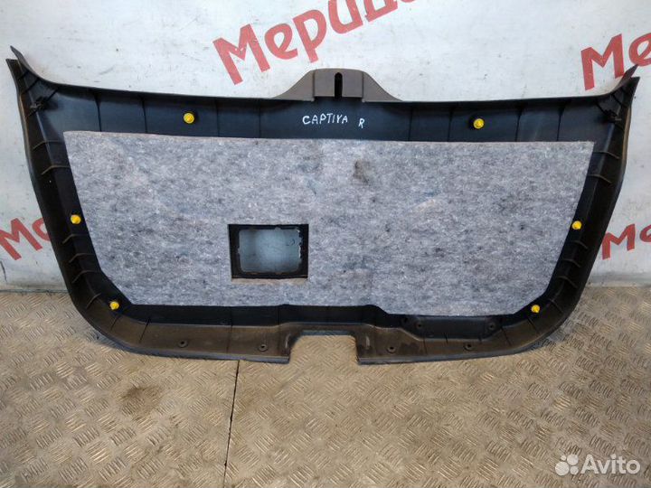 Обшивка двери багажника верхняя Chevrolet Captiva