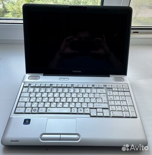 Toshiba L500-1Q6 (T4300, 15.6'', 4gb, 320gb-hdd)