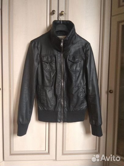 Куртка кожзам в отличном состоянии