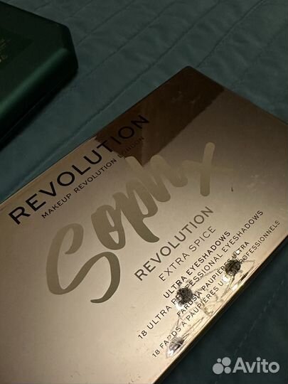 Палетка теней revolution sophX