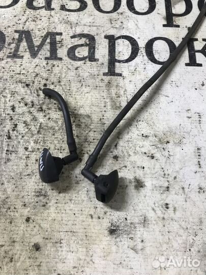 Форсунка омывателя лобового стекла Nissan Pathfind