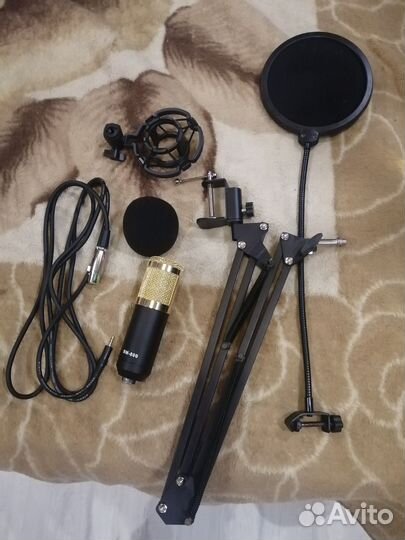 Студийный конденсаторный микрофон