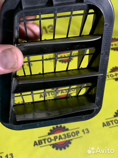 Вентиляционный клапан салона задний правый Kia Rio