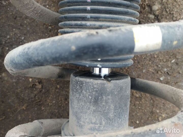 Стойки передние hyundai grand santa fe 2018 год