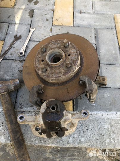 Кулаки в сборе suzuki liana