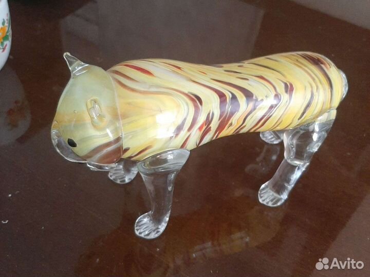 Лев стекло опал