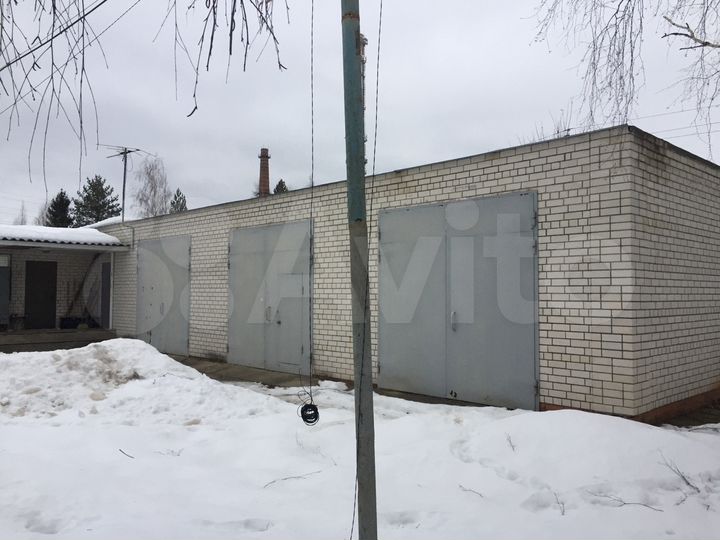 Гараж, > 30 м²